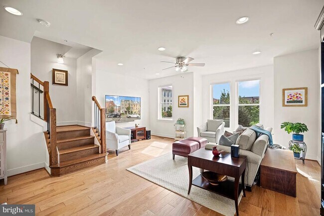Building Photo - 710 Bluemont Ave