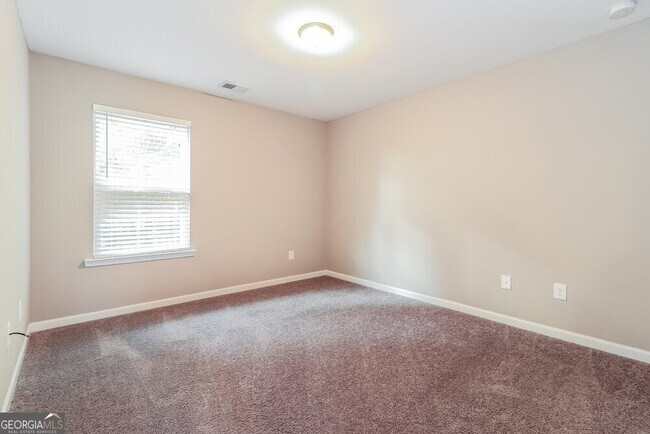 Building Photo - 15 Fieldcrest Dr