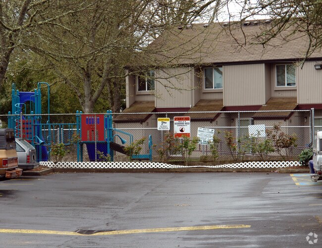 playground - Camas Apartments