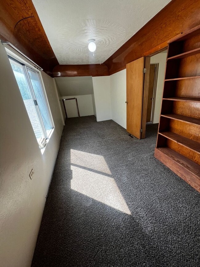 Building Photo - Great Property South of Town