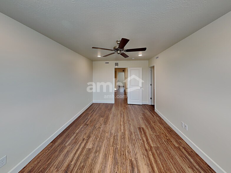 Building Photo - 3264 Fields Ave