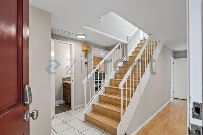 Building Photo - Unit