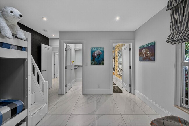 Building Photo - 3109 NE 42nd Ct