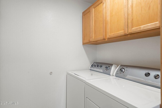 Building Photo - 30624 N Royal Oak Way