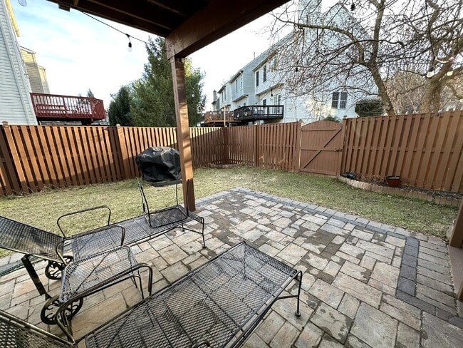 Building Photo - End-Unit Townhome in Owings Mills