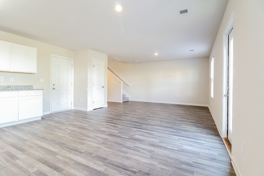 Building Photo - 200 Rawlings Hide Ln