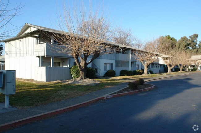 Primary Photo - Regency Apartments