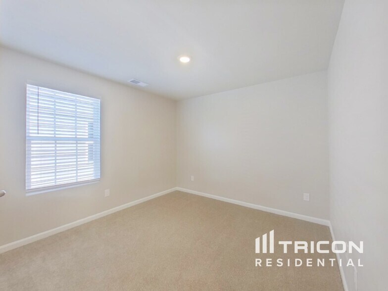 Building Photo - 2153 Trollinger Dr