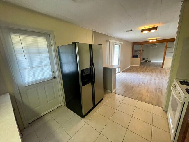 Building Photo - 660 Enfield Ln, Beaumont, TX 77706