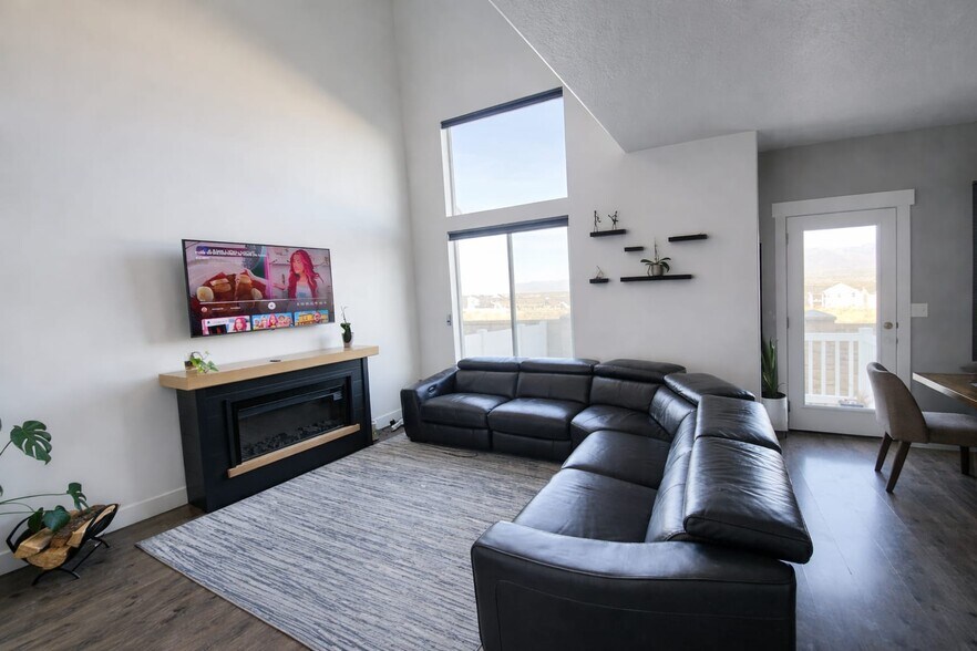 Building Photo - 4332 W Hemsley Ln