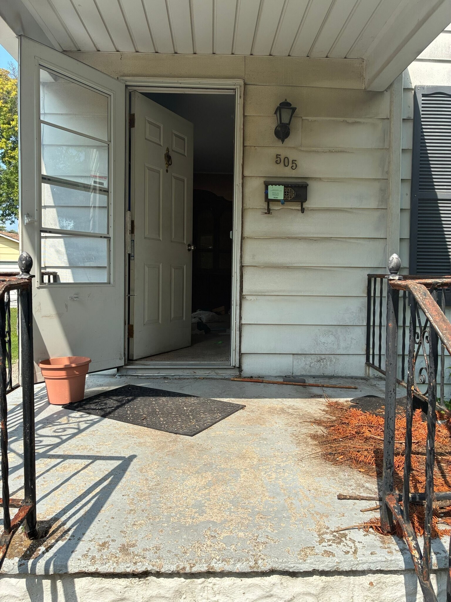 Building Photo - 505 Chaudet Ave