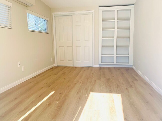 Building Photo - STUNNING 5BD/3BA RESIDENCE IN SERRA MESA! ...
