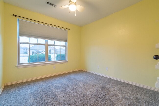 Building Photo - 4 Bedroom Brick home in Central Fayetteville!