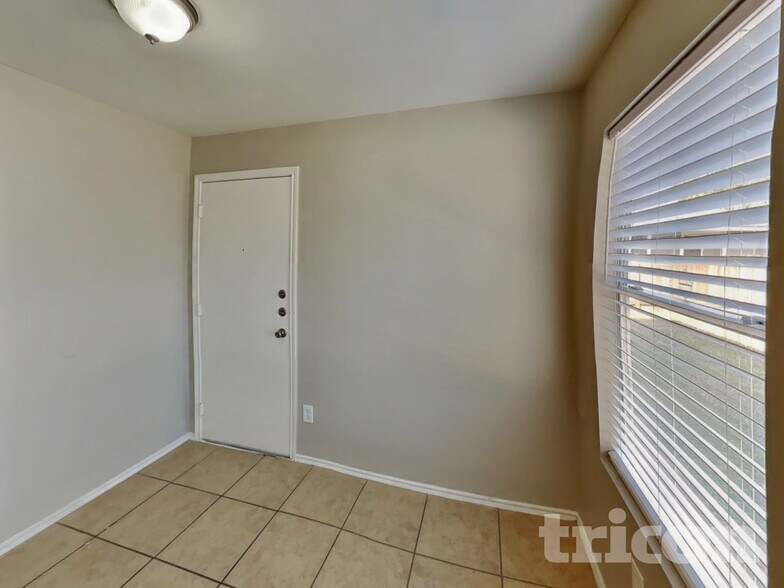 Building Photo - 12844 Edgewood Park Dr