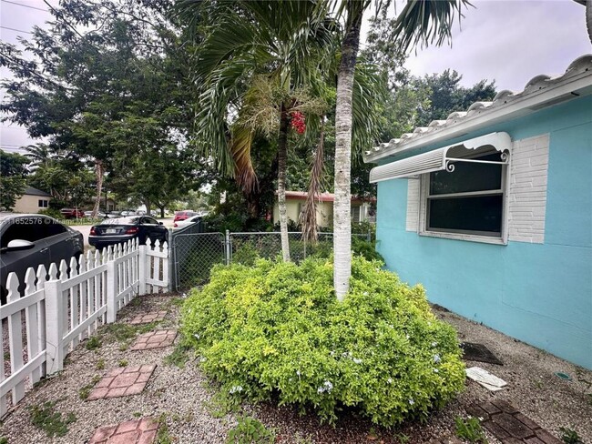 Primary Photo - 2 bedroom in Hollywood FL 33020