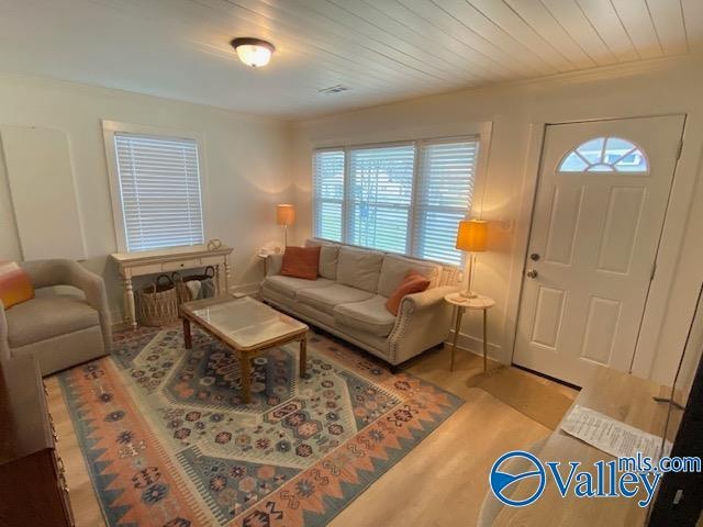 Building Photo - 1236 Oshaughnessy Ave NE