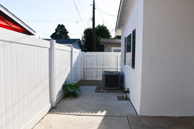 Building Photo - Parker (388) North