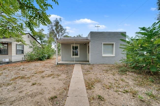 Building Photo - 1512 E 18th St