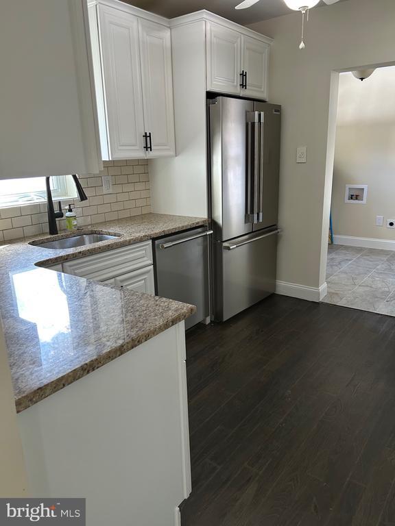 Building Photo - 614 Linden Ave