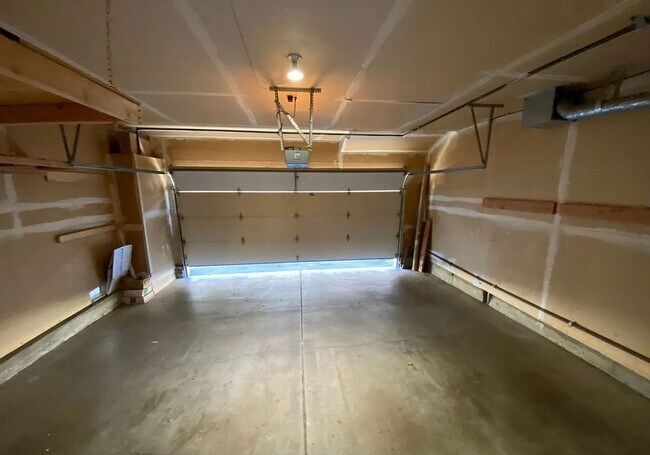 Building Photo - CAMPBELL - Spacious townhome with central ...