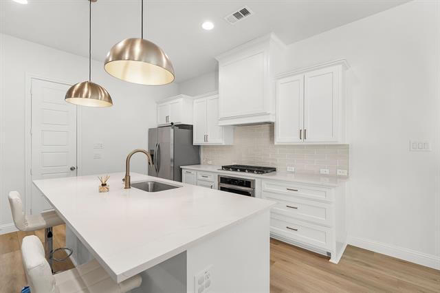 Building Photo - 2124 Village Walk Ln