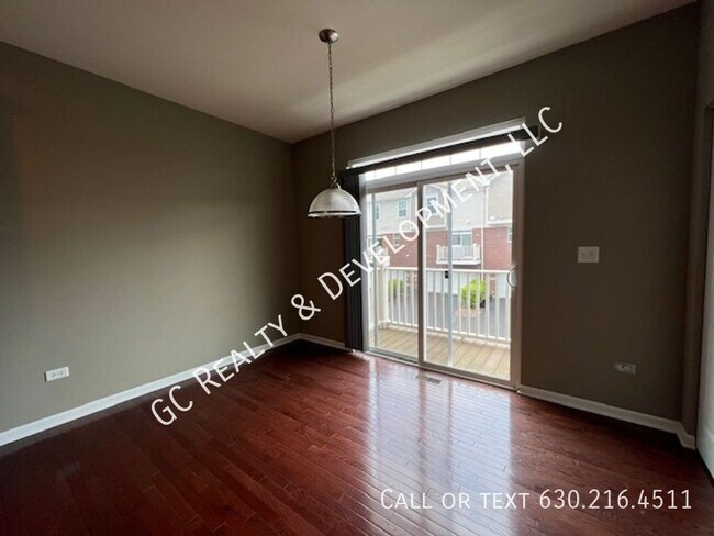 Building Photo - 2522 Dunraven Ave