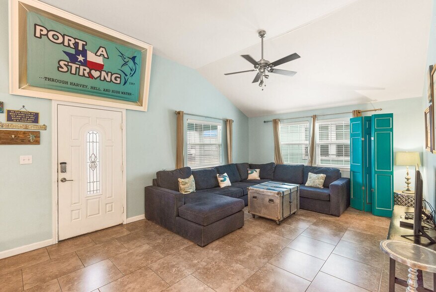 Building Photo - 618 Island Retreat Ct