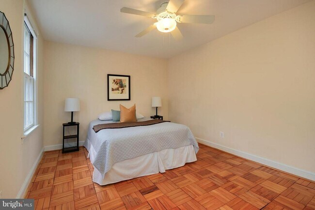 Building Photo - Cleveland Park ** One Bedroom, One Bath