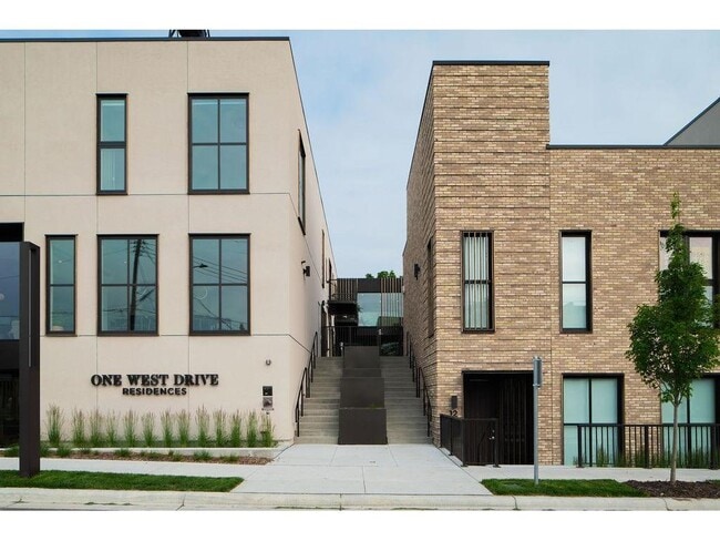 Building Photo - 262 West Dr