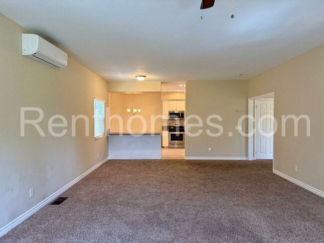 Building Photo - 2065 Cherokee Ln