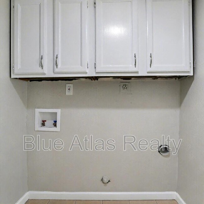 Building Photo - 2614 Crestmoor Ct