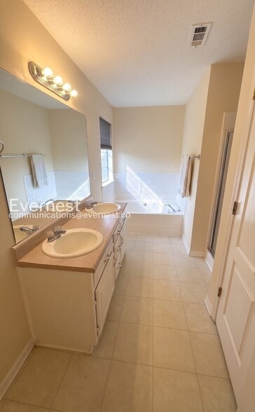 Building Photo - 10718 Barberry Dr