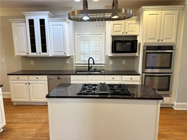 Building Photo - 871 Lenox Ct NE