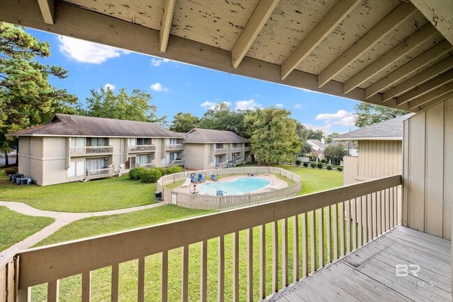 Building Photo - 2058 Sea Cliff Dr N