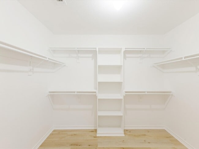 Building Photo - 1622 Stratford Dr