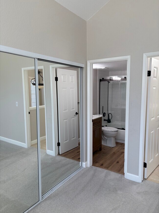 Building Photo - 1938 Stratton Cir