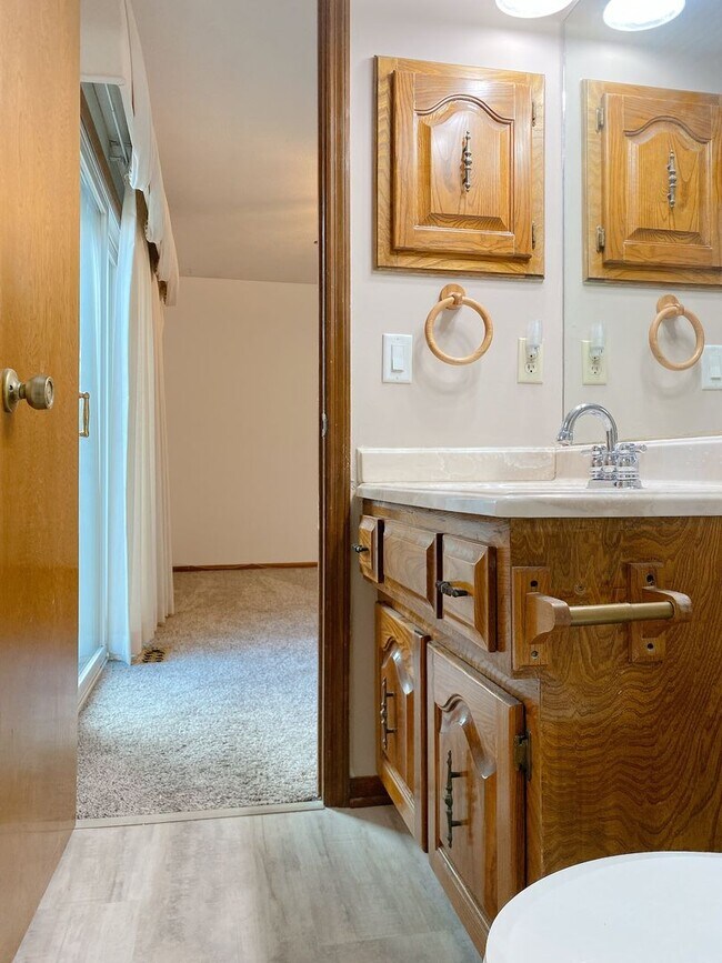 Building Photo - 3BD, 2BTH Bellevue Charmer Ready for YOU, $2,300!!