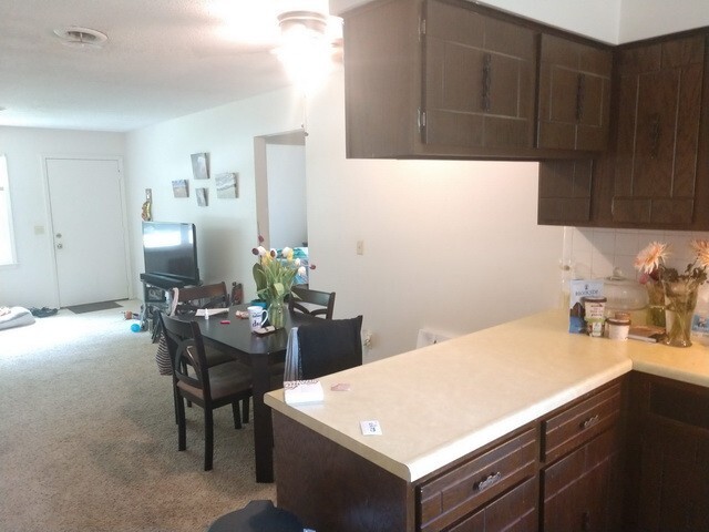 Building Photo - 2 Bedroom Duplex located on East Side of MHK!