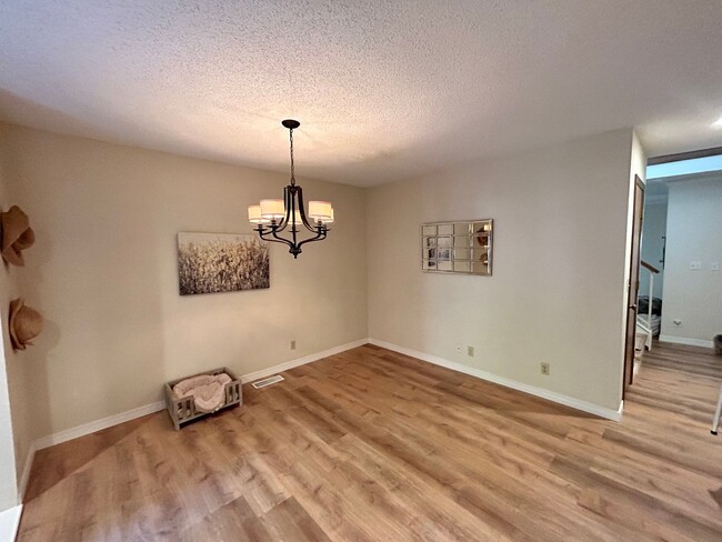 Building Photo - Gorgeous Condo in The Gated Community of T...