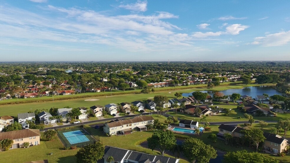 Building Photo - 5885 Northpointe Ln