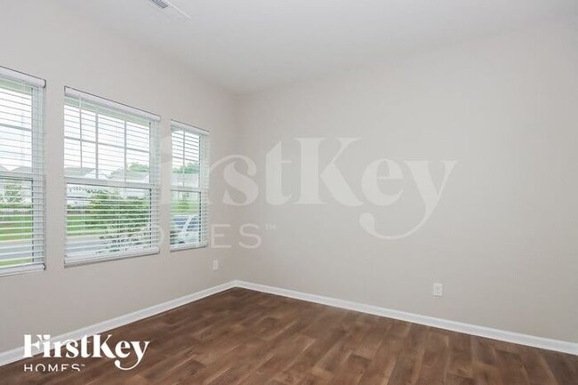 Building Photo - 155 Parkmont Dr