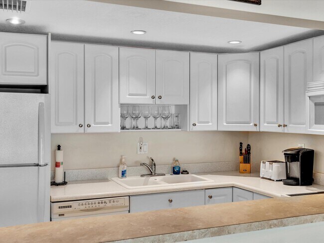 Building Photo - 1421 S Ocean Blvd