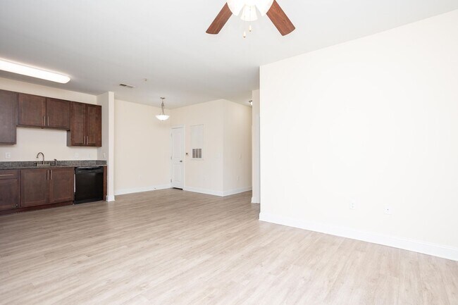 Building Photo - 161 Howard Ln