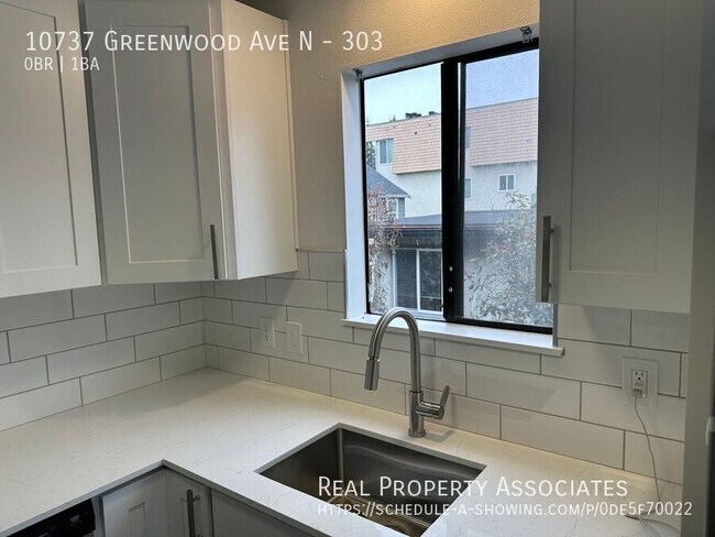 Building Photo - 10737 Greenwood Ave N