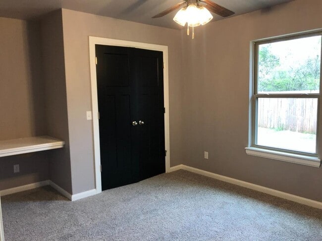 Building Photo - 1540 W Savannah Cir