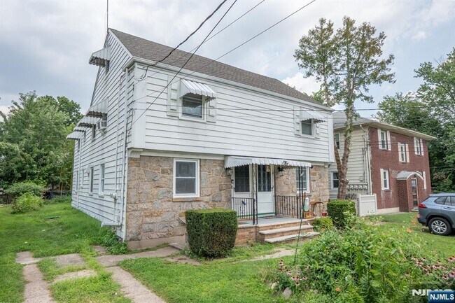 Building Photo - 18 7th St