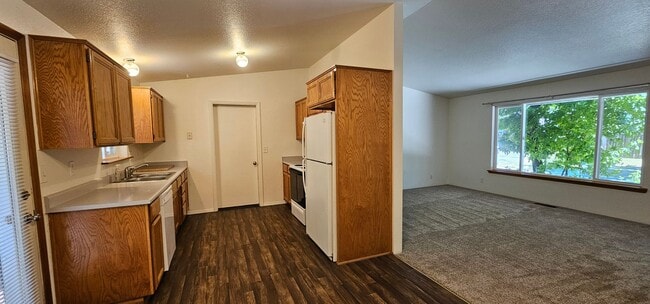 Building Photo - CHLLC2502.2