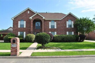 Building Photo - 2111 Paintbrush Ave