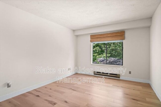 Building Photo - 4000 Carman Dr