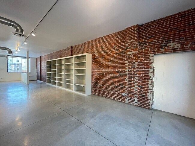 Building Photo - 54 Old Granite St